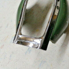 Charger l&#39;image dans la galerie, 5769249 Used Chevrolet steering wheel horn crest bezel 1958 1959 1960 58 59 60
