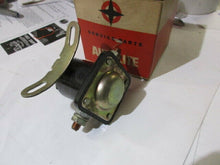 Charger l&#39;image dans la galerie, Autolite 15-225 starter solenoid 6V 40&#39;s 50&#39;s GM 46 47 48 49 50 51 52 53 54 55
